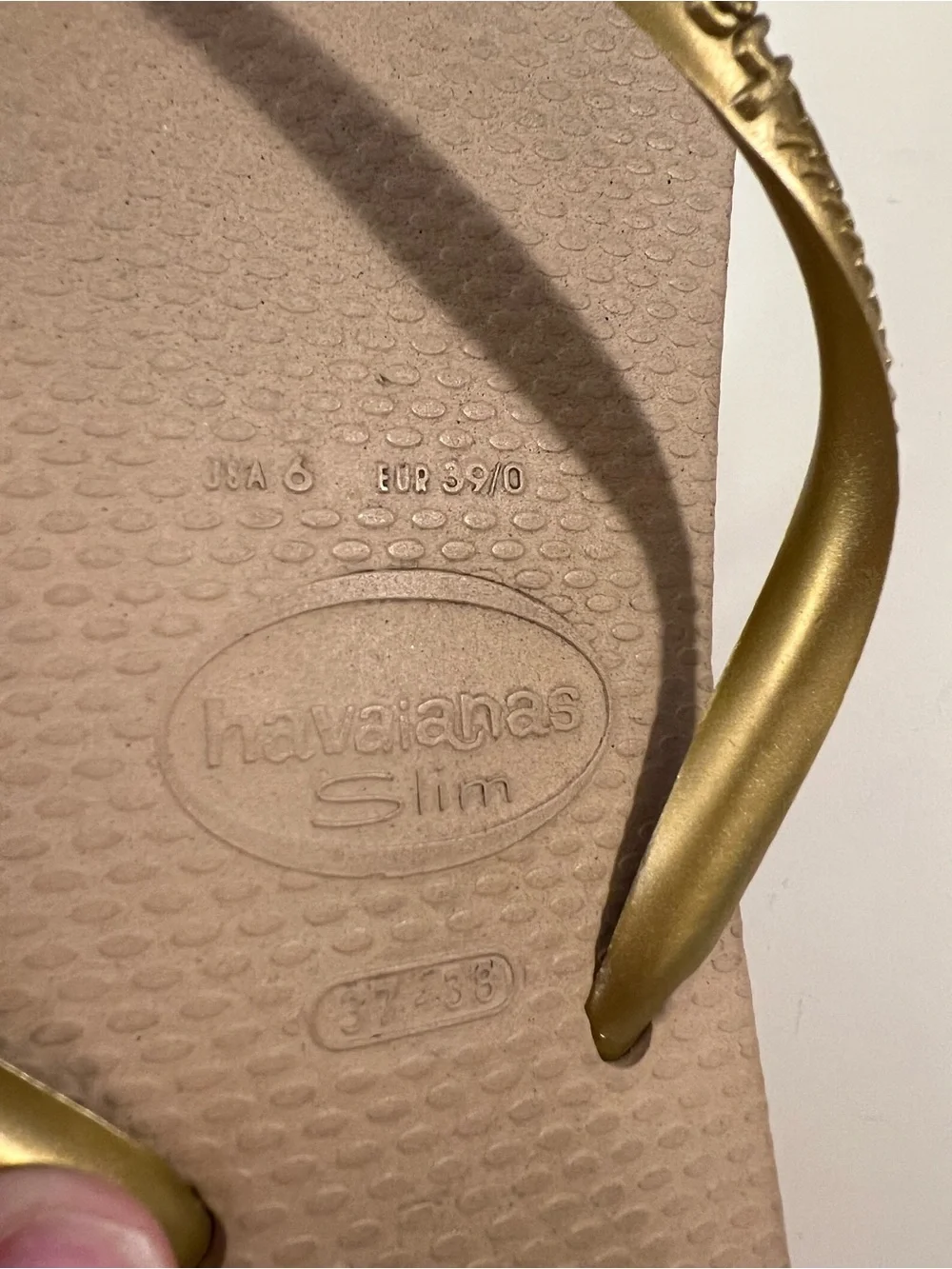 Havaianas Slim Flip Flops in Gold and Tan Sz 6